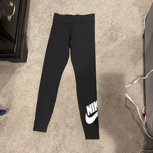 These are brand new leggings, I ripped the tag off before i tried them on.